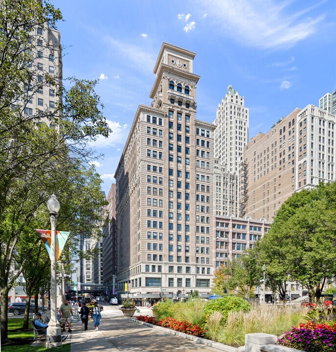 6 N Michigan Ave in Chicago, IL - Foto de edificio