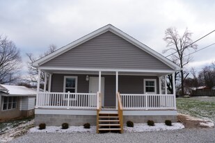 5865 S Fairfax Rd in Bloomington, IN - Building Photo