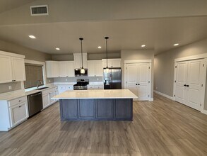 3741 Folium St in Medford, OR - Building Photo - Building Photo