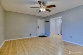 20 Pembrook Ave in North Brunswick, NJ - Building Photo - Building Photo