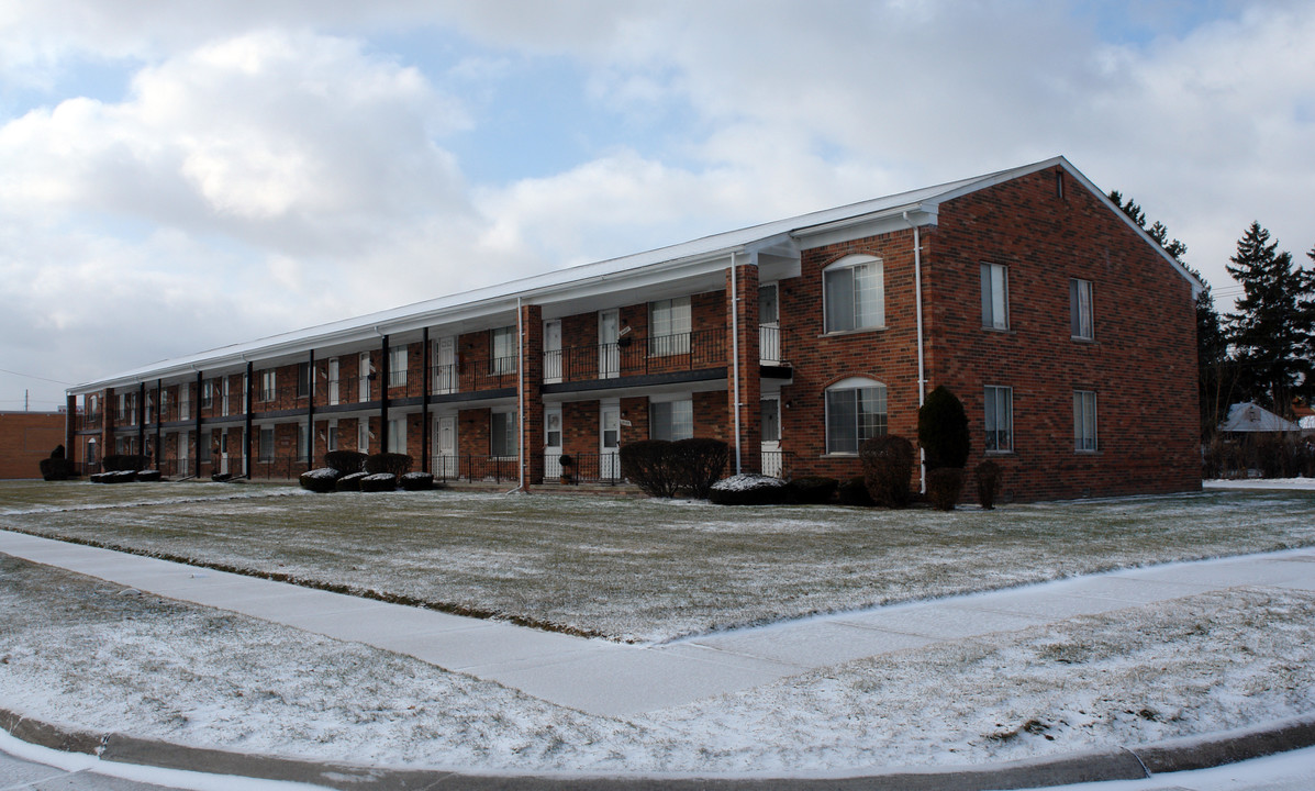 Eastridge Manor in Eastpointe, MI - Foto de edificio