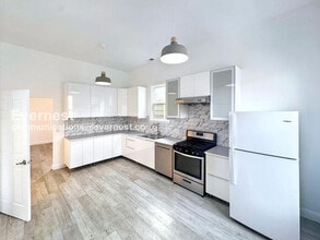 905 Pine St in Oakland, CA - Building Photo - Building Photo