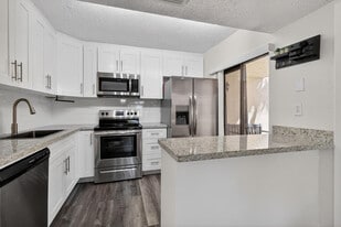 20110 NE 3rd Ct in North Miami Beach, FL - Building Photo