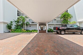 226 Golden Gate Point in Sarasota, FL - Building Photo - Building Photo