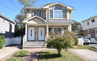 74 Firwood Rd in Port Washington, NY - Building Photo