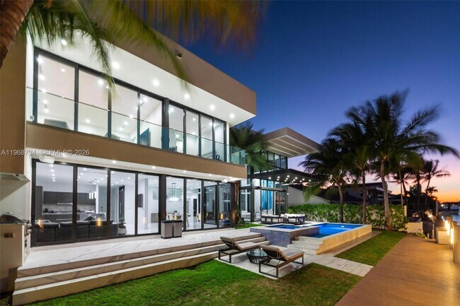 3367 NE 168th St in North Miami Beach, FL - Building Photo - Building Photo