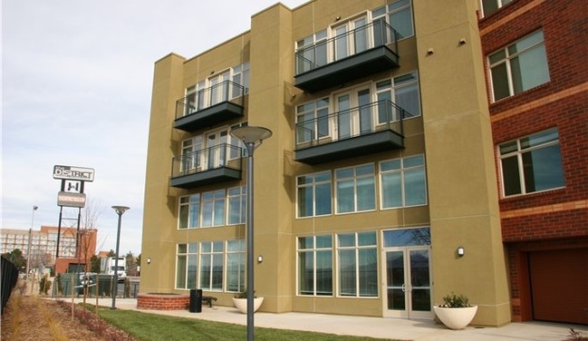 The District at Hampden South in Denver, CO - Foto de edificio - Building Photo