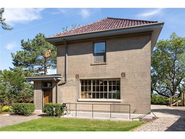 1720 Mt Curve Ave in Minneapolis, MN - Building Photo - Building Photo