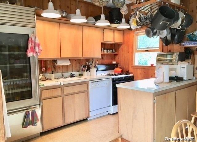 866 Evergreen Walk in Ocean Beach, NY - Building Photo - Building Photo