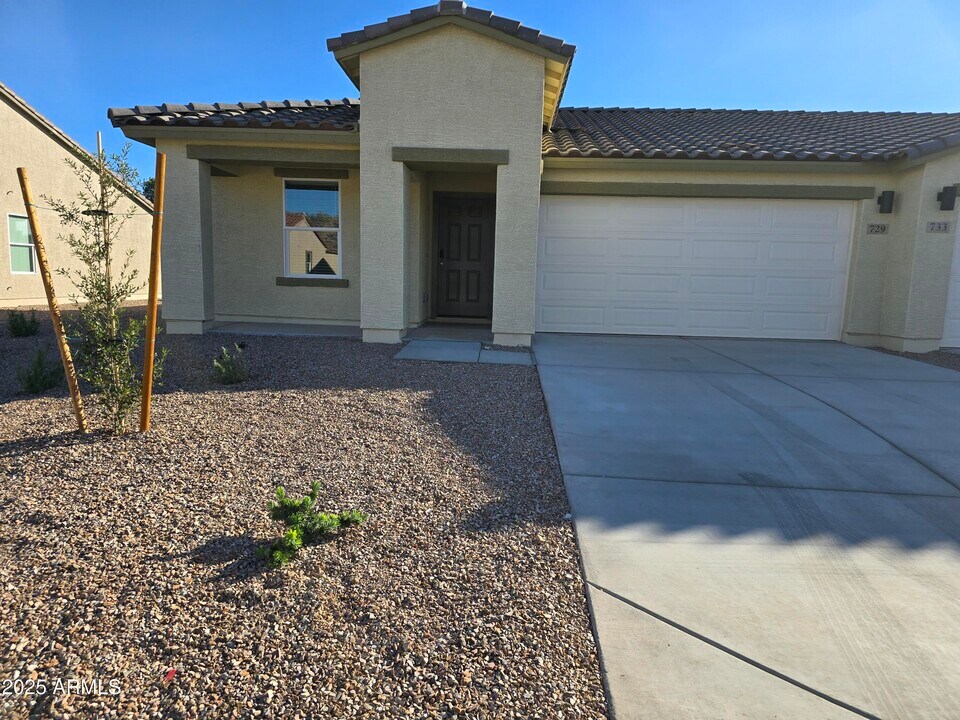 729 Dylan Ct in Wickenburg, AZ - Building Photo