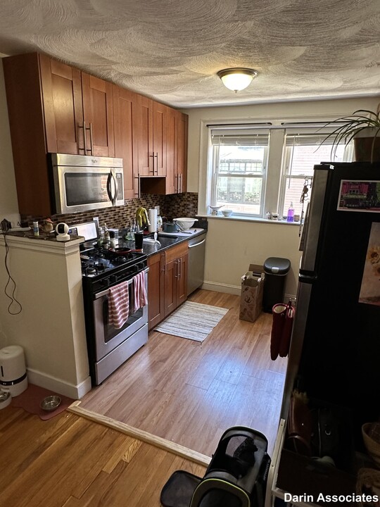 37 Day St, Unit 38 Day unit 2 in Somerville, MA - Building Photo