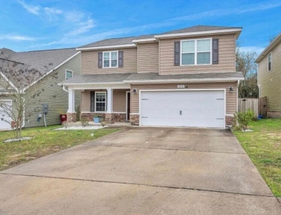 448 Eisenhower Dr in Crestview, FL - Foto de edificio