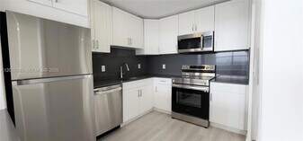 1200 NE Miami Gardens Dr, Unit 1005W in Miami, FL - Building Photo