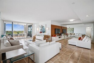 747 Crandon Blvd in Key Biscayne, FL - Building Photo