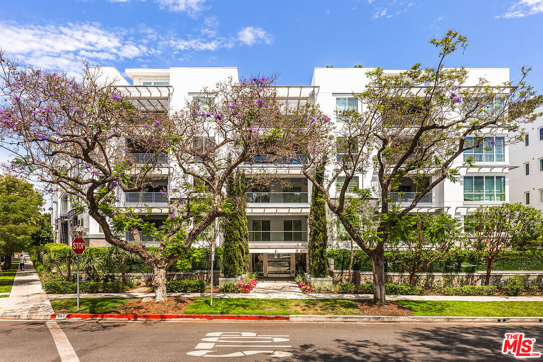 460 N Palm Dr in Beverly Hills, CA - Foto de edificio