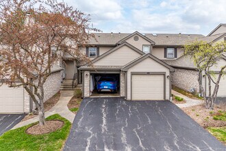 Hoffman Estates in Schaumburg, IL - Building Photo - Building Photo