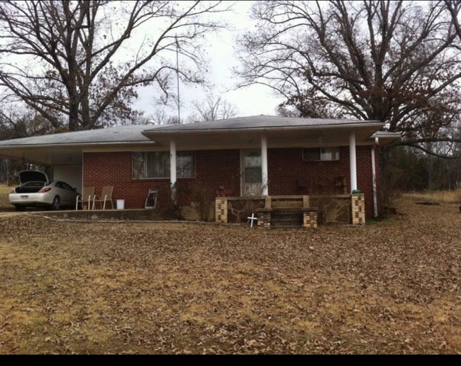 83 Old Springfield Rd in Quitman, AR - Foto de edificio - Building Photo