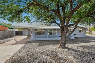 8310 E Kenyon Dr in Tucson, AZ - Building Photo - Building Photo