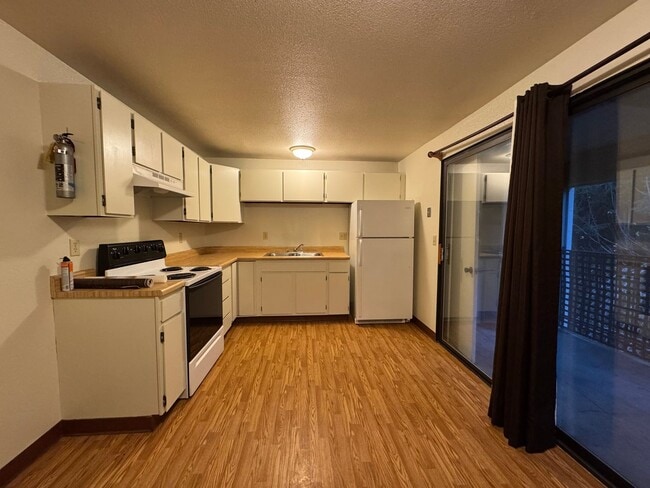 3040 L K Wood Blvd in Arcata, CA - Building Photo - Building Photo