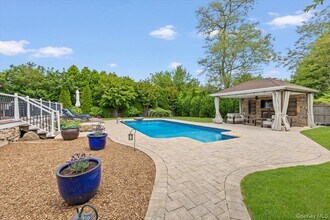 13 Colonial Ln in Bellport, NY - Building Photo - Building Photo