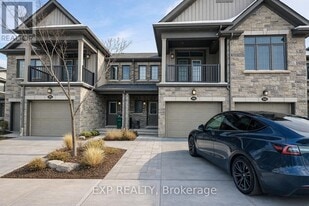 175 S Creek Dr in Kitchener, ON - Building Photo