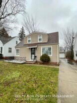 5333 Hollywood Ave in Maple Heights, OH - Building Photo