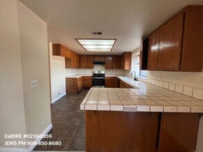 1311 Camran Ave in Lancaster, CA - Foto de edificio - Building Photo