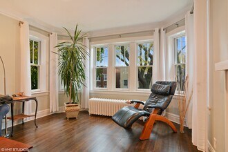 5011 N Mozart St, Unit 1 in Chicago, IL - Building Photo - Building Photo