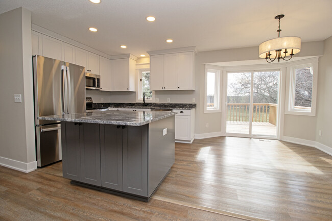 6082 Kalland Cir NE in Albertville, MN - Building Photo - Building Photo