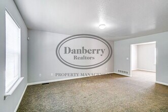 3571 Turret Green Dr in Toledo, OH - Building Photo - Building Photo