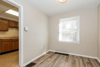 1344-1346-1346 E Cedarview Dr in Springfield, OH - Foto de edificio - Building Photo