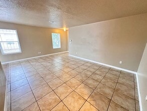 1604 Corriz Dr SW in Albuquerque, NM - Building Photo - Building Photo