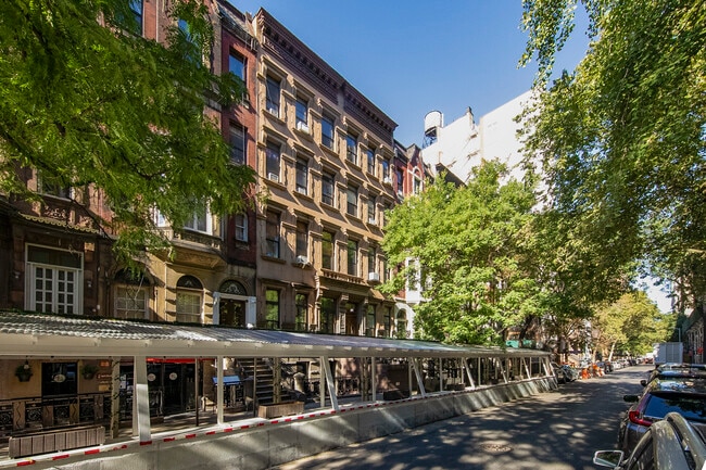 112 W 73rd St in New York, NY - Building Photo - Building Photo