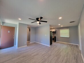 1353 New Field Ln in Indianapolis, IN - Building Photo - Building Photo