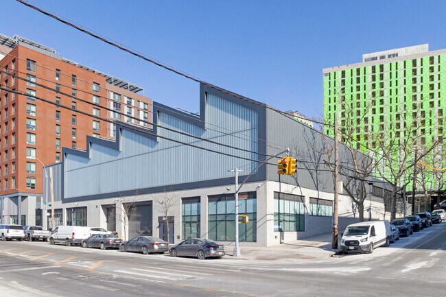 The Peninsula in Bronx, NY - Building Photo - Building Photo