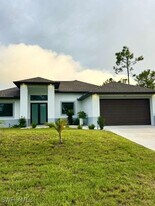 403 W 13th St in Lehigh Acres, FL - Building Photo