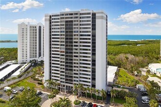 5601 Turtle Bay Dr in Naples, FL - Building Photo - Building Photo