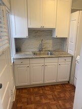 241 Myrtle Rd, Unit E in Burlingame, CA - Building Photo - Building Photo