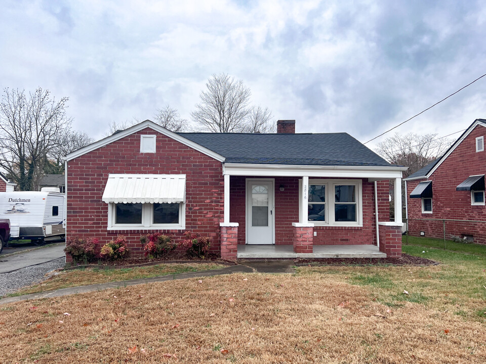 2816 E Center St in Kingsport, TN - Building Photo