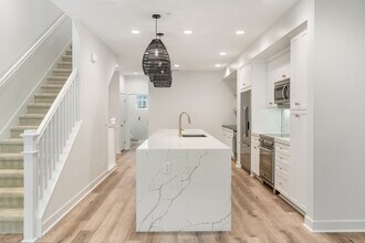 1109 Makena Way in Oceanside, CA - Foto de edificio - Building Photo