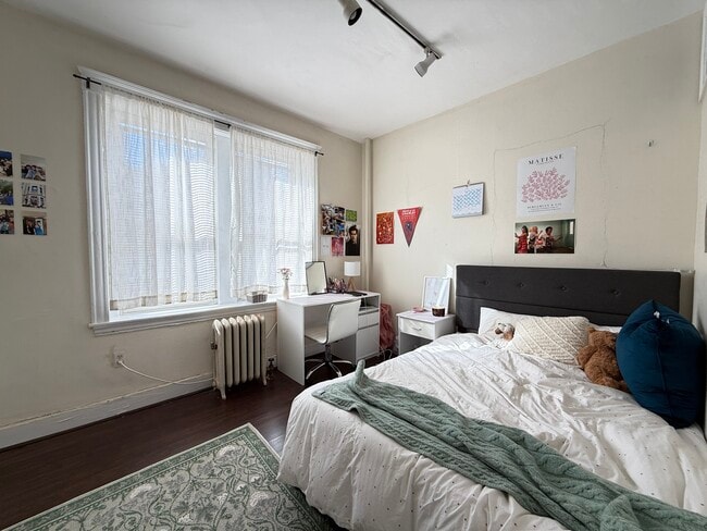 318 Saint Paul St, Unit 4 in Brookline, MA - Foto de edificio - Building Photo