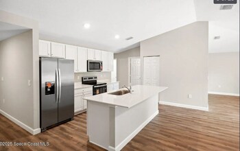 1011 Webster Rd SE in Palm Bay, FL - Building Photo - Building Photo