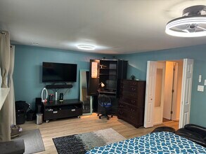 7357 Crestleigh Cir in Alexandria, VA - Building Photo - Building Photo