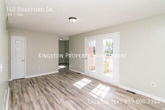 140 Bradford Dr in Paris, KY - Building Photo - Building Photo