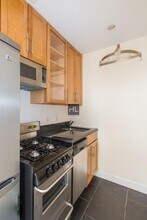 Christopher Street, Unit 10 in New York, NY - Foto de edificio - Building Photo