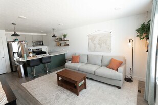 913 E Flotsam Wy in Saratoga Springs, UT - Building Photo