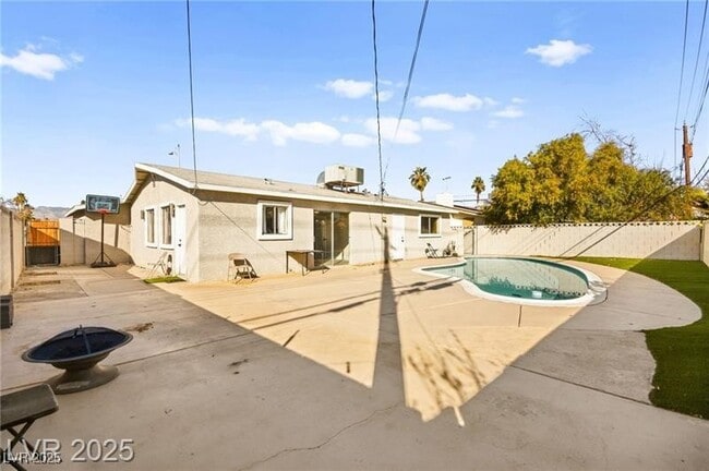 1516 Saylor Way in Las Vegas, NV - Building Photo - Building Photo