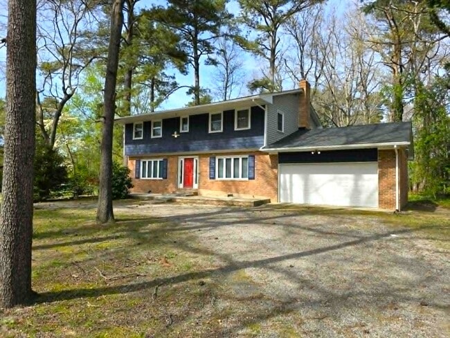 8241 Robin Hood Dr in Salisbury, MD - Building Photo - Building Photo