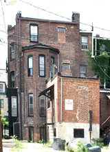 1223 N Calvert St in Baltimore, MD - Building Photo - Building Photo