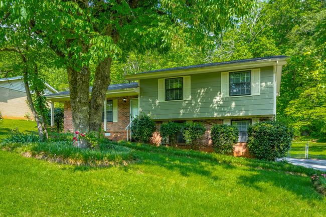 218 Townsend Cir in Ringgold, GA - Foto de edificio - Building Photo